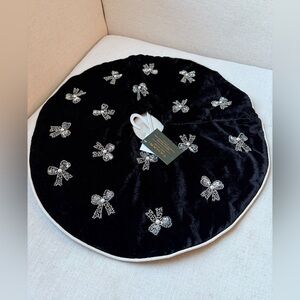 Tahari Black Velvet Bows Tabletop Christmas Tree Skirt
